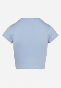 Born2be - Niebieski Dopasowany T-shirt Cropped z Napisem z Pzodu Yaloena. Okazja: na co dzień. Kolor: niebieski. Materiał: jeans, materiał. Wzór: napisy. Styl: casual, elegancki, wizytowy