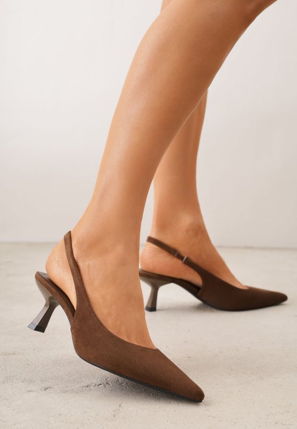 Born2be - Ciemnobrązowe Czółenka z Odkrytą Piętą VICES na Obcasie Kaczuszka Anatema. Okazja: na co dzień. Kolor: brązowy. Materiał: zamsz, jeans. Obcas: na obcasie. Styl: casual, elegancki. Wysokość obcasa: średni