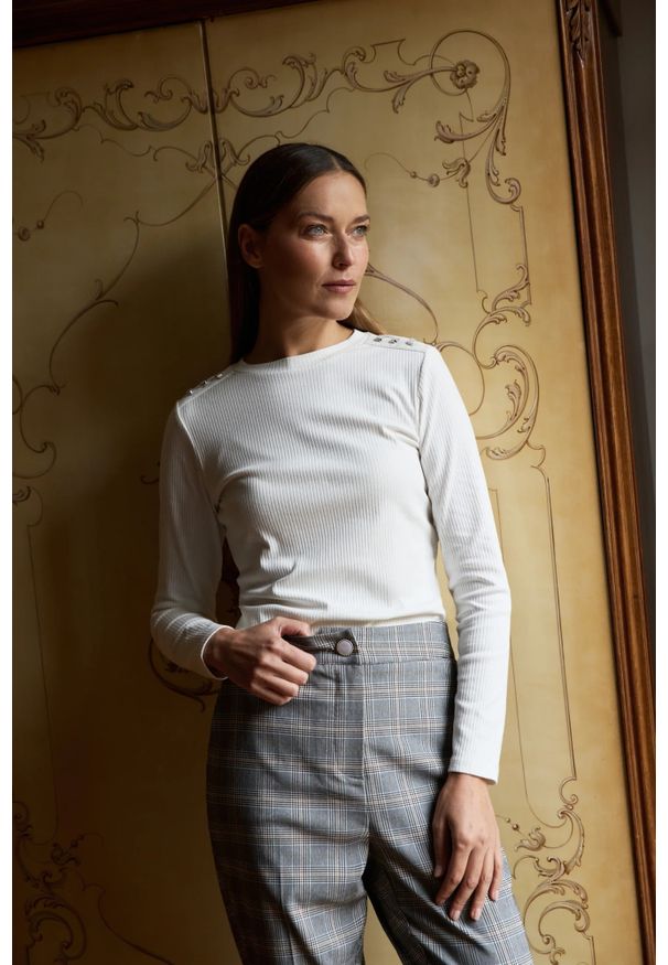 MOODO - Bawełniana bluzka z długimi rękawami biała. Kolor: biały. Materiał: bawełna. Długość rękawa: długi rękaw. Długość: długie