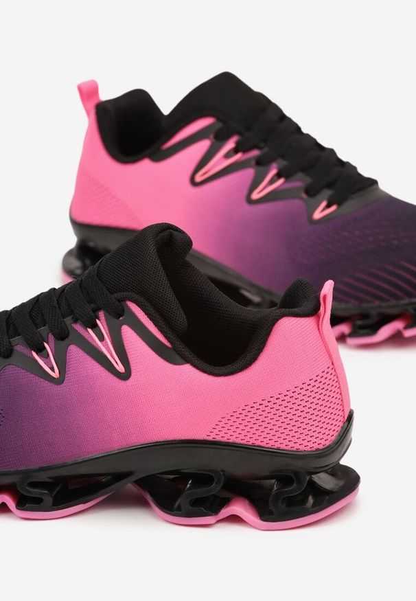Born2be - Czarno-Fuksjowe Buty Sportowe pod Kostkę Sznurowane na Tłoczonej Podeszwie Vikieras. Zapięcie: sznurówki. Kolor: czarny. Materiał: materiał
