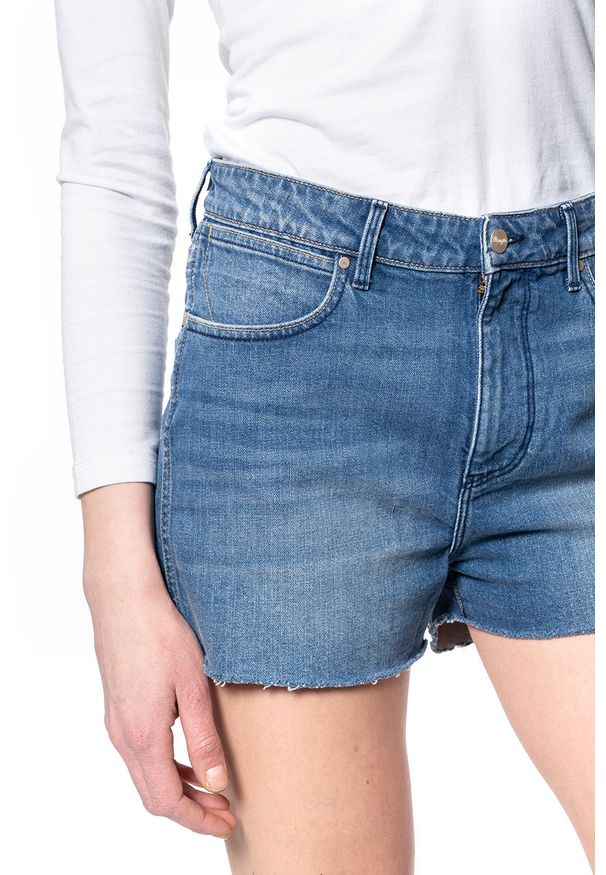 Wrangler - DAMSKIE SHORTY JEANSOWE WRANGLER BOYFRIEND SHORT WORN BLUE W22KKN079 112127818. Materiał: jeans