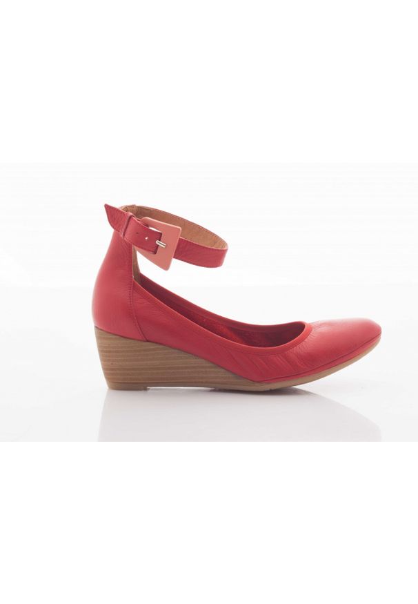 Czółenka Bayla-Mik 14018-5136 Luna Pink, Skóra naturalna - 39. Zapięcie: klamry. Kolor: różowy. Materiał: skóra. Sezon: wiosna, lato. Obcas: na koturnie