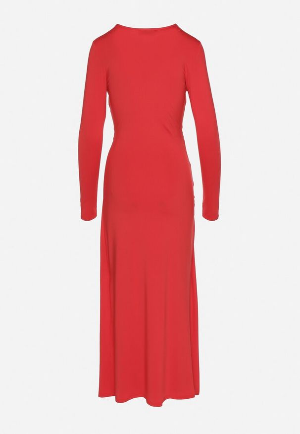 Born2be - Czerwona Sukienka z Efektownym Marszczeniem i Rozcięciem z Wiskozą Kliheria. Okazja: na co dzień. Kolor: czerwony. Materiał: wiskoza. Długość rękawa: długi rękaw. Styl: klasyczny, casual, elegancki