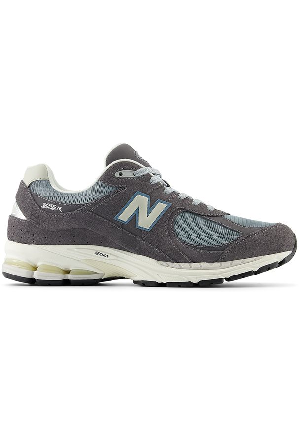 Buty unisex New Balance M2002RFB – szare. Kolor: szary. Materiał: skóra, zamsz, guma. Szerokość cholewki: normalna