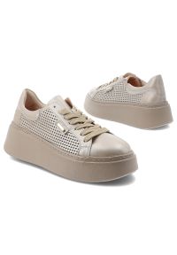 Sneakersy damskie Armodo, cholewka ze skóry naturalnej perforowana forma zapewniająca lekkość klasyczne sznurowanie stabilna podeszwa, beżowe, DS-777. Zapięcie: sznurówki. Kolor: beżowy. Materiał: skóra. Szerokość cholewki: normalna. Wzór: ażurowy. Obcas: na platformie. Styl: klasyczny #7