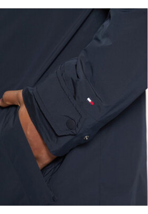 TOMMY HILFIGER - Tommy Hilfiger Płaszcz przejściowy MW0MW37651 Granatowy Regular Fit. Kolor: niebieski. Materiał: syntetyk