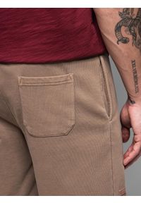 Ombre Clothing - Krótkie spodenki męskie dresowe RELAXED FIT w stylu athleisure – jasnobrązowe V2 - Rozmiar: XL. Kolor: brązowy. Materiał: dresówka. Długość: krótkie