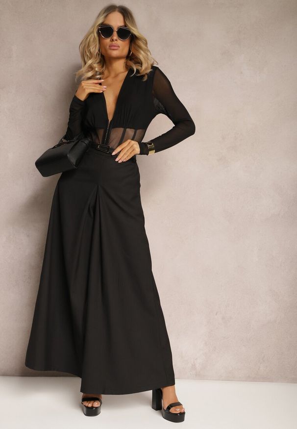 Renee - Czarne Spodnie Culottes z Paskiem i Szerokimi Nogawkami Imitującymi Spódnicę Aimleda. Okazja: na co dzień. Stan: podwyższony. Kolor: czarny. Styl: elegancki, casual