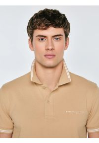 Big-Star - Koszulka męska polo beżowa Wladym 801. Okazja: na co dzień. Typ kołnierza: polo. Kolor: beżowy. Materiał: dzianina, jeans, materiał. Wzór: nadruk, aplikacja, paski. Styl: elegancki, casual, klasyczny, sportowy, wizytowy #4