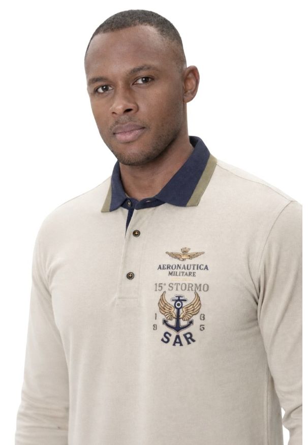 Aeronautica Militare - AERONAUTICA MILITARE Beżowy bawełniany męski longsleeve polo, Rozmiar 3XL. Okazja: na co dzień. Typ kołnierza: polo. Kolor: beżowy. Materiał: bawełna. Długość rękawa: długi rękaw. Wzór: aplikacja. Styl: sportowy, casual