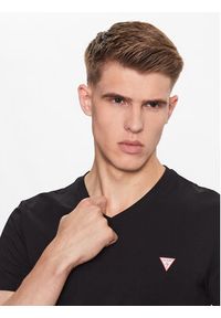 Guess T-Shirt M2YI32 J1314 Czarny Slim Fit. Kolor: czarny. Materiał: bawełna #6