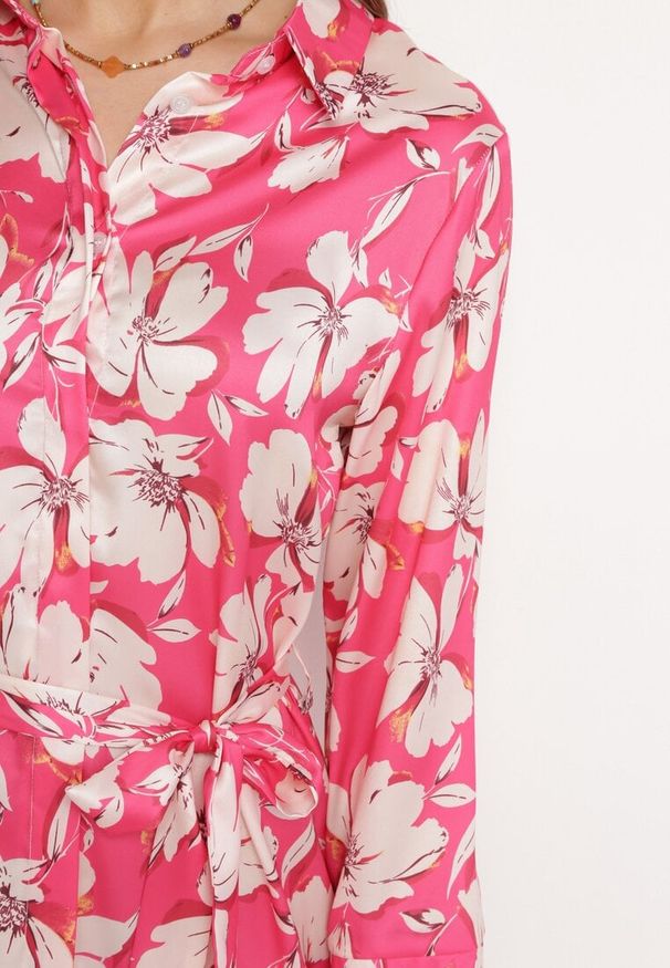 Born2be - Fuksjowa Koszulowa Sukienka Zapinana na Guziki z Materiałowym Paskiem w Talii Blinesta. Okazja: na co dzień. Kolor: różowy. Materiał: materiał. Długość rękawa: długi rękaw. Wzór: kwiaty. Typ sukienki: koszulowe. Styl: casual, elegancki