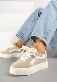 Renee - Ciemnobeżowe Sneakersy na Platformie z Geometrycznym Wzorem Kornelna. Okazja: na co dzień. Kolor: beżowy. Materiał: jeans. Wzór: geometria. Obcas: na platformie