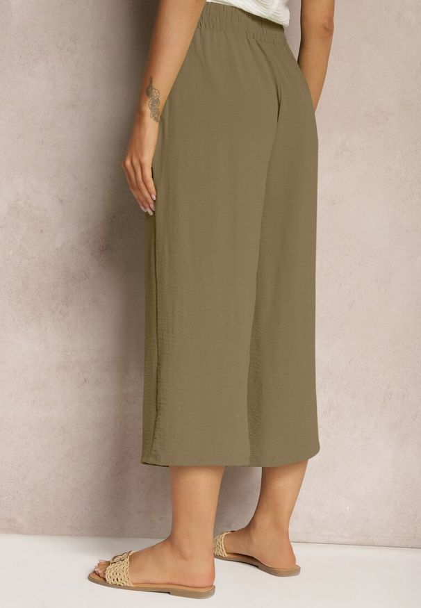 Renee - Ciemnozielone Spodnie Palazzo z Gumką w Talii i Długością Nogawki 3/4 Moolia. Kolekcja: plus size. Kolor: zielony. Materiał: materiał