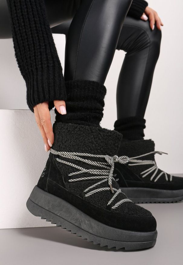 Born2be - Czarne Wsuwane Śniegowce na Grubej Podeszwie Zdobione Futerkiem i Imitacją Sznurówek Avadira. Zapięcie: bez zapięcia. Kolor: czarny. Materiał: futro. Wzór: aplikacja. Sezon: zima