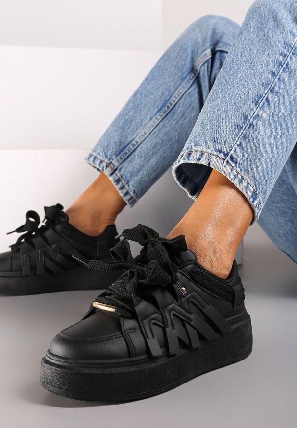 Born2be - Czarne Sneakersy na Grubej Podeszwie z Ozdobnymi Paskami Leristhra. Okazja: na co dzień. Zapięcie: pasek. Kolor: czarny. Wzór: paski