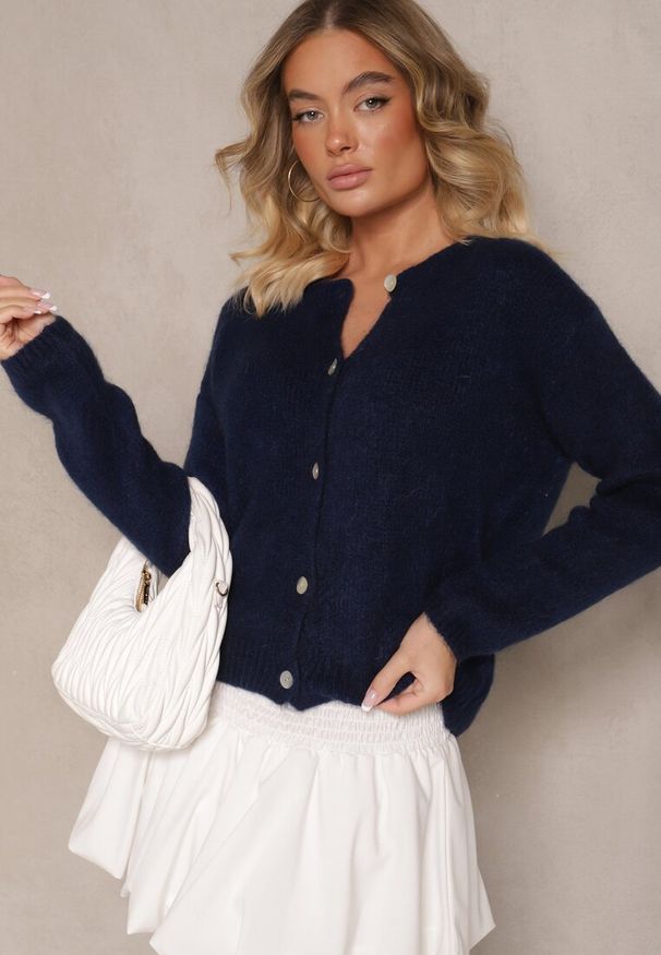 Renee - Granatowy Kardigan o Casualowym Kroju z Wełną i Moherem Lilothel. Okazja: na co dzień. Kolor: niebieski. Materiał: moher, wełna. Długość rękawa: długi rękaw. Długość: długie. Wzór: gładki. Styl: elegancki, casual, klasyczny