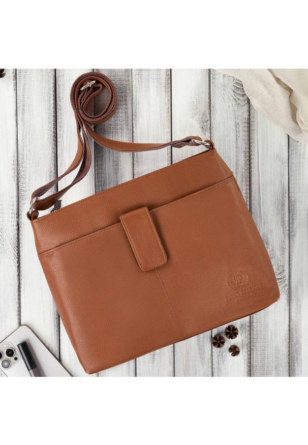 PAOLO PERUZZI - Listonoszka skórzana włoska Paolo Peruzzi E-27-CG koniakowa. Materiał: skórzane. Styl: casual. Rodzaj torebki: na ramię