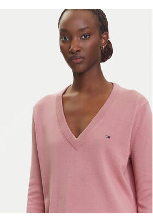 Tommy Jeans Sweter Essential DW0DW19888 Różowy Regular Fit. Kolor: różowy. Materiał: bawełna