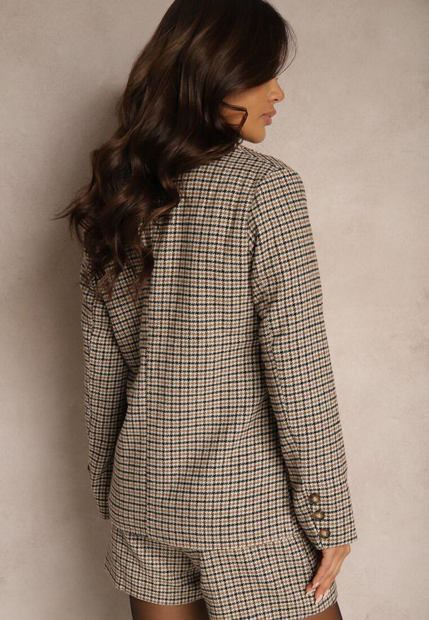 Renee - Beżowa Marynarka Jednorzędowa z Wiskozą Ozdobiona Kieszeniami i Kratą Ninnelle. Okazja: na co dzień. Kolor: beżowy. Materiał: wiskoza. Wzór: aplikacja. Styl: casual, elegancki, klasyczny