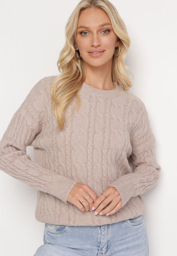 Born2be - Beżowy Sweter Ozdobiony Klasycznym Splotem Lacemisa. Kolor: beżowy. Materiał: dzianina, tkanina. Wzór: aplikacja, ze splotem. Styl: klasyczny