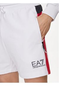 EA7 Emporio Armani Szorty sportowe 3DPS58 PJLIZ 1100 Biały Regular Fit. Kolor: biały. Materiał: bawełna. Styl: sportowy #3