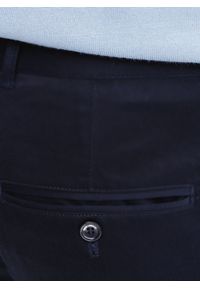 Pako Lorente - PAKO LORENTE – Granatowe gładkie spodnie męskie. Kolor: niebieski. Materiał: elastan, bawełna. Wzór: gładki. Styl: klasyczny #7