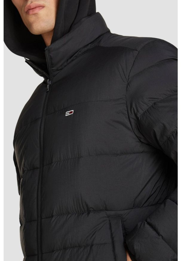 Tommy Jeans - TOMMY JEANS Czarna męska kurtka bez kaptura. Typ kołnierza: bez kaptura. Kolor: czarny