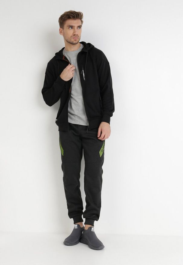 Born2be - Czarna Bluza Acasolio. Typ kołnierza: kaptur. Kolor: czarny. Styl: sportowy