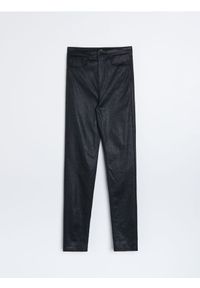 Sinsay - Jeansy skinny high waist z brokatem - czarny. Stan: podwyższony. Kolor: czarny