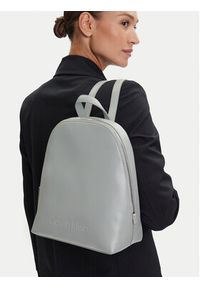 Calvin Klein Plecak Embossed Calvin Round Backpack K60K613185 Szary. Kolor: szary. Materiał: skóra #3