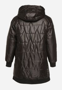 Born2be - Czarna Kurtka z Pikowanymi Przeszyciami i Kapturem Zarimelia. Okazja: na co dzień. Kolekcja: plus size. Kolor: czarny. Materiał: jeans. Styl: klasyczny, casual, elegancki, sportowy #7