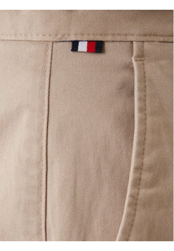 TOMMY HILFIGER - Tommy Hilfiger Chinosy Denton Essential MW0MW40262 Beżowy Straight Fit. Kolor: beżowy. Materiał: bawełna