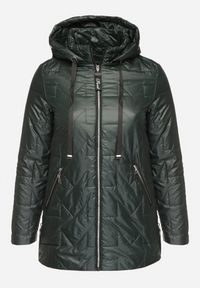 Born2be - Ciemnozielona Pikowana Kurtka Ozdobiona Pikowaniem z Odpinanym Kapturem Falerosa. Okazja: na co dzień, na spacer. Kolekcja: plus size. Kolor: zielony. Materiał: jeans. Wzór: aplikacja. Styl: casual #3