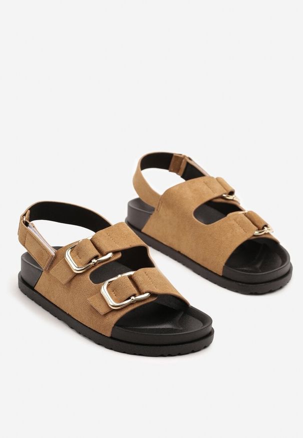 Born2be - Jasnobrązowe Sandały z Ozdobnymi Klamrami i Paskiem na Rzep Nurimaya. Okazja: na spacer. Zapięcie: klamry. Kolor: brązowy. Materiał: jeans. Styl: elegancki