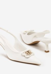 Renee - Białe Czółenka Sandały Vices na Kaczuszce Typu Slingback Ozdobione Metaliczną Aplikacją Lilarunea. Okazja: na co dzień. Kolor: biały. Materiał: jeans. Wzór: aplikacja. Sezon: lato. Obcas: na szpilce. Styl: casual, elegancki #4