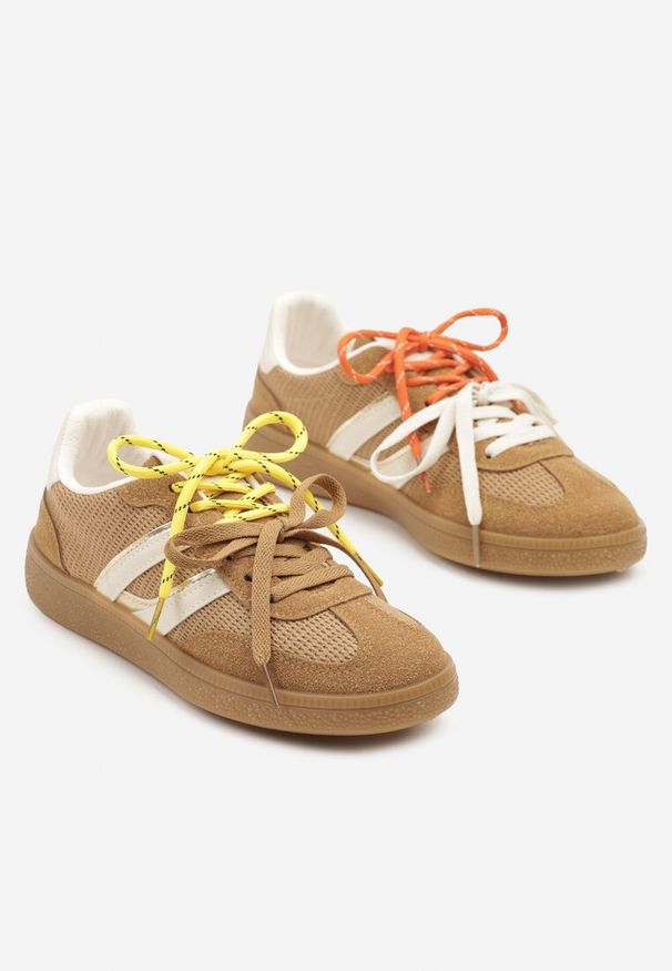 Renee - Brązowe Sneakersy z Geometrycznymi Paskami i Podwójnym Wiązaniem Florlevi. Okazja: na co dzień. Zapięcie: pasek. Kolor: brązowy. Wzór: geometria