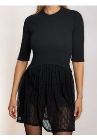 Sinsay - Sukienka mini z koronkowym dołem - czarny. Kolor: czarny. Materiał: koronka. Długość: mini #1