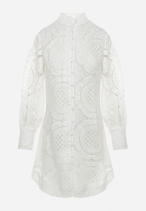 Born2be - Biała Koronkowa ze Stójką i Szerokimi Mankietami Rojas. Typ kołnierza: kołnierzyk stójkowy. Kolor: biały. Materiał: koronka. Sezon: wiosna, lato. Typ sukienki: koszulowe