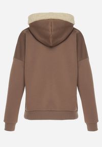 Born2be - Brązowa Bawełniana Bluza z Kapturem z Polarem i Naszywką Misia Hestada. Okazja: na co dzień. Typ kołnierza: kaptur. Kolor: brązowy. Materiał: polar, bawełna. Wzór: aplikacja. Styl: klasyczny, casual