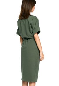 Be Active - Komfortowa ołówkowa sukienka damska z bawełnianej dzianiny zielona. Okazja: na co dzień. Kolor: zielony. Materiał: bawełna, dzianina. Typ sukienki: ołówkowe. Styl: casual #3