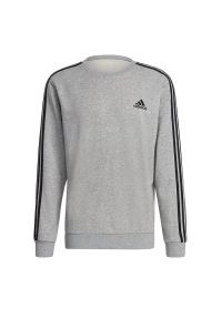 Adidas - Bluza adidas Essentials French Terry 3-Stripes GK9101 - szara. Typ kołnierza: bez kaptura. Kolor: szary. Materiał: wiskoza, tkanina, bawełna, polar, poliester. Sport: bieganie, fitness