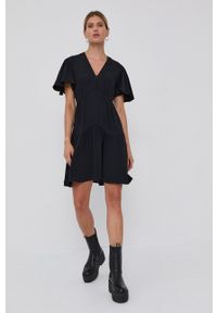 The Kooples Sukienka kolor czarny mini prosta. Okazja: na co dzień. Kolor: czarny. Materiał: tkanina. Długość rękawa: krótki rękaw. Typ sukienki: proste. Styl: casual. Długość: mini #4