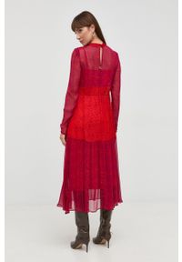 TwinSet - Twinset sukienka kolor czerwony maxi rozkloszowana. Typ kołnierza: kołnierzyk stójkowy. Kolor: czerwony. Materiał: tkanina. Długość rękawa: długi rękaw. Typ sukienki: rozkloszowane. Długość: maxi #3