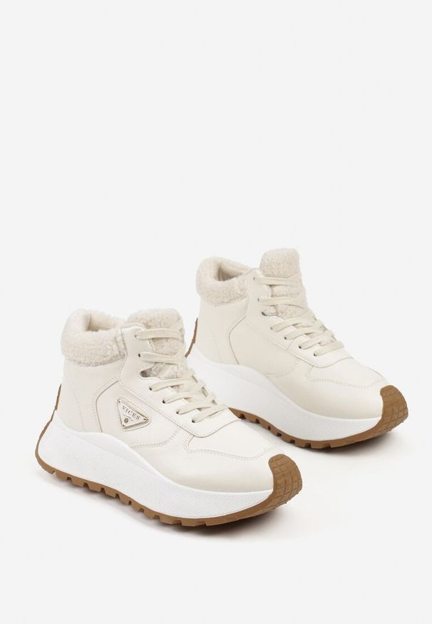 Renee - Beżowe Sneakersy Śniegowce Vices na Platformie Ozdobione Trójkątną Aplikacją Ficebia. Okazja: na co dzień. Kolor: beżowy. Materiał: skóra, jeans. Wzór: aplikacja. Obcas: na platformie