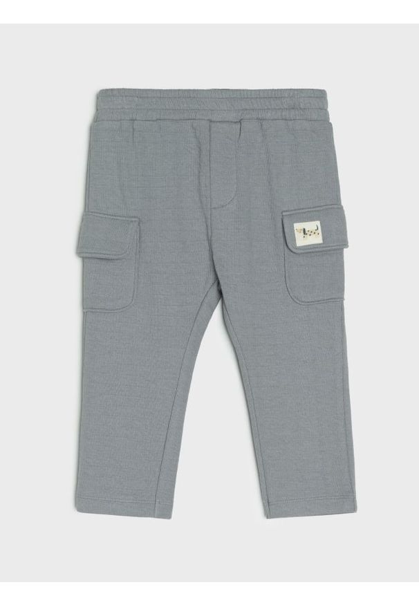 Sinsay - Spodnie dresowe cargo - wielobarwny. Materiał: dresówka