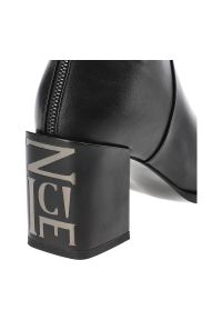 Czarne Botki Filippo Eleganckie Buty Na Obcasie. Okazja: na spacer. Wysokość cholewki: za kostkę. Kolor: czarny. Materiał: syntetyk, futro, skóra ekologiczna. Szerokość cholewki: normalna. Obcas: na obcasie. Styl: elegancki. Wysokość obcasa: średni