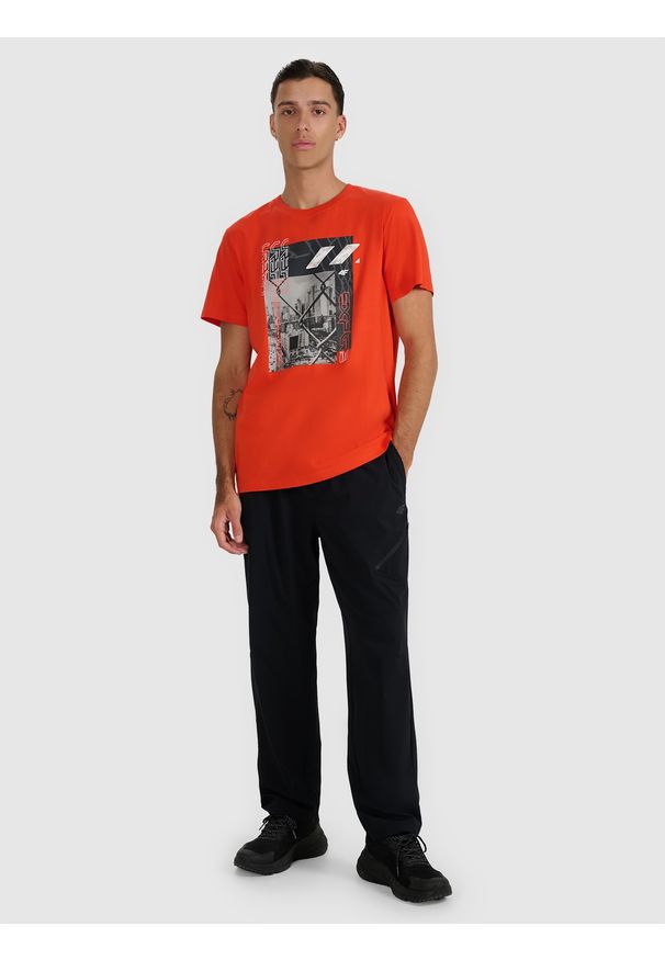 4f - 4F T-shirt regular z nadrukiem męski - czerwony L. Kolor: czerwony. Materiał: bawełna, skóra. Wzór: nadruk