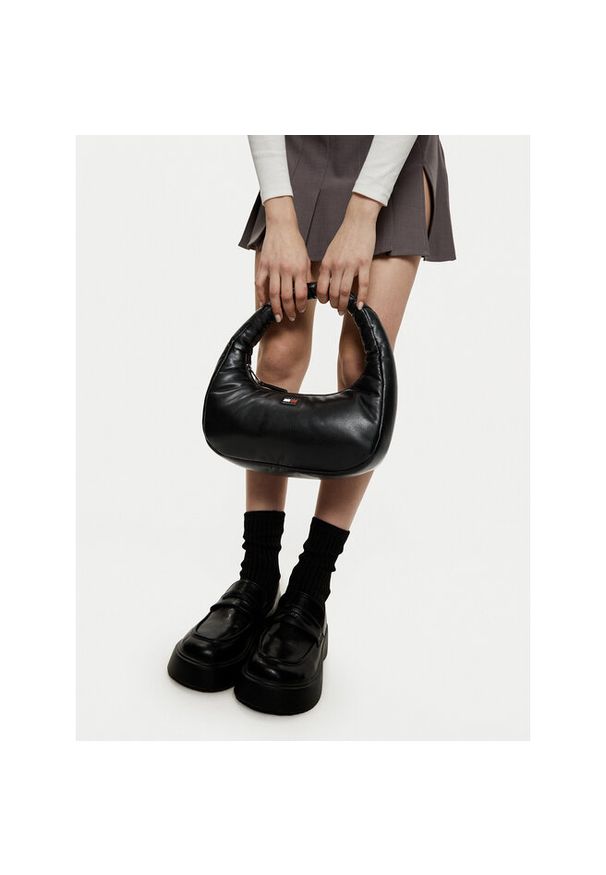 Torebka Tommy Jeans. Kolor: czarny