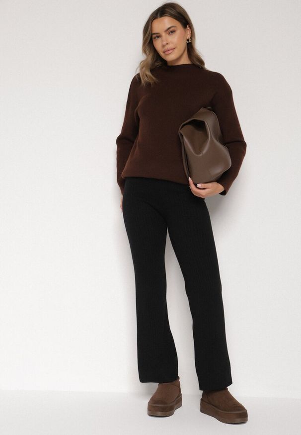 Born2be - Czarne Prążkowane Spodnie z Wełną o Szerokim Kroju z Wysokim Stanem Reinnia. Okazja: na co dzień. Stan: podwyższony. Kolor: czarny. Materiał: wełna, prążkowany. Styl: casual